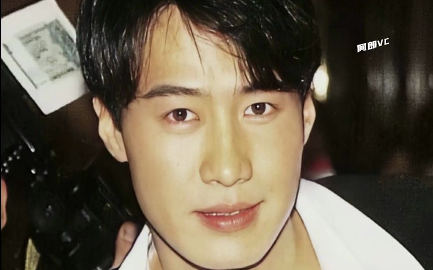 都在看韩星在我们国家接受采访,来看看黎明当年在韩国接受采访的样子