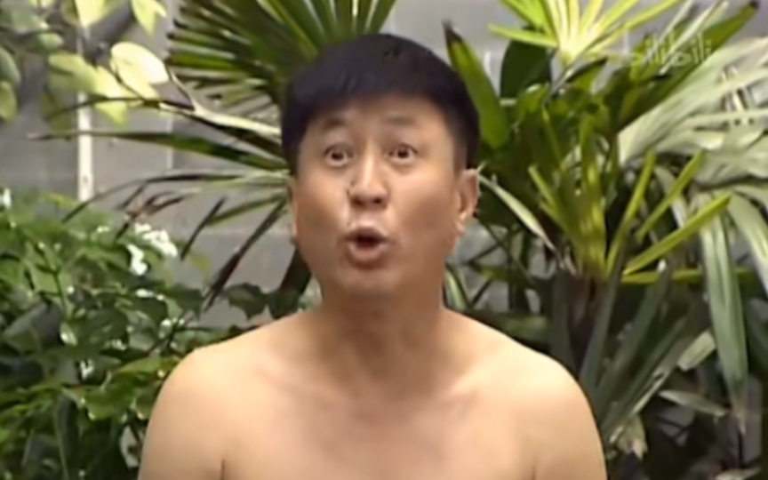 七十二家房客#震惊!鸡公福金医生裁缝佬居然当街冲凉