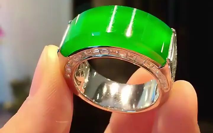 高冰帝王绿翡翠男戒,老坑种祖母绿翡翠指环,收藏品