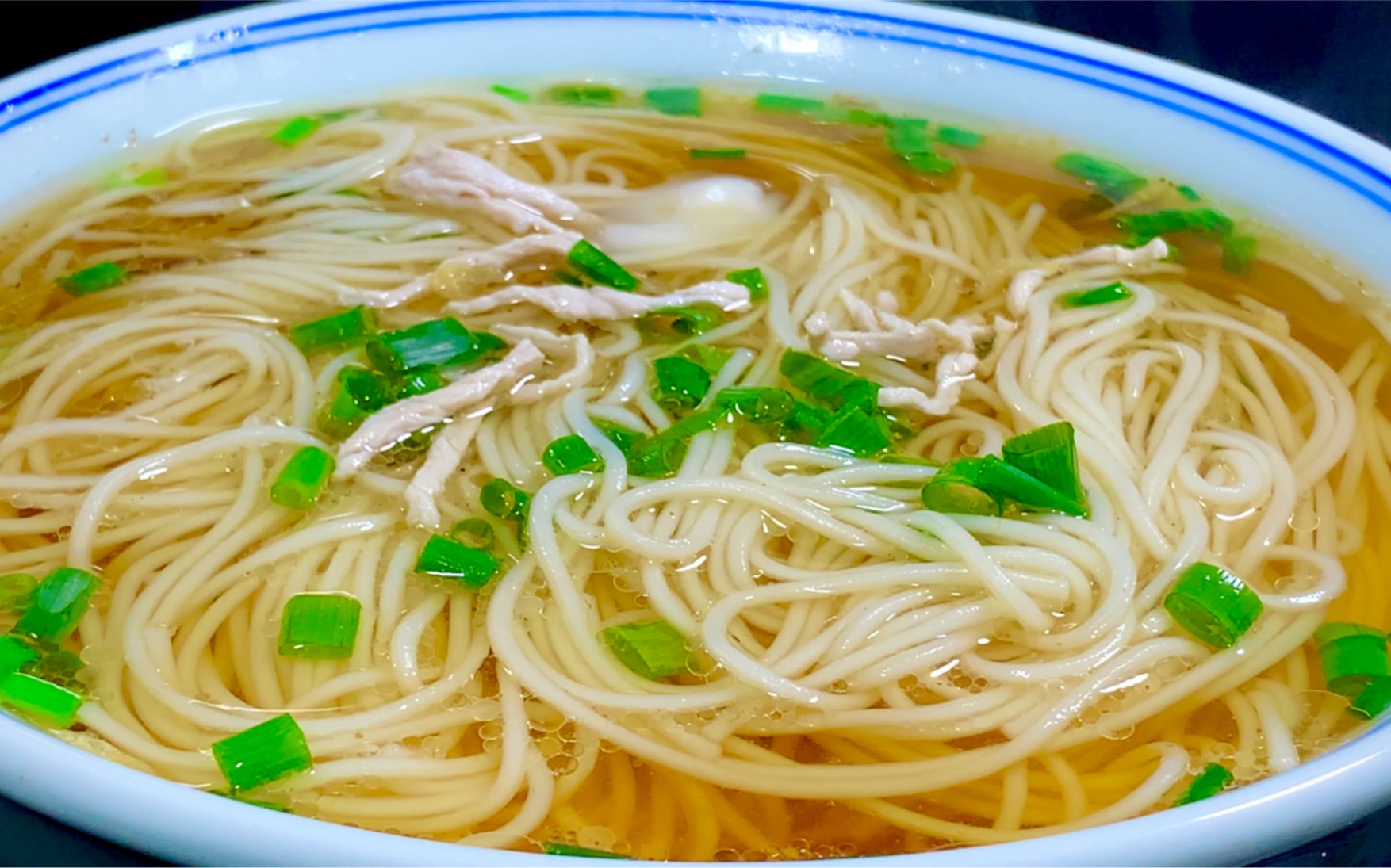 清汤肉丝面这种做法最简单,我家天天吃都不腻,汤香入味,超好吃