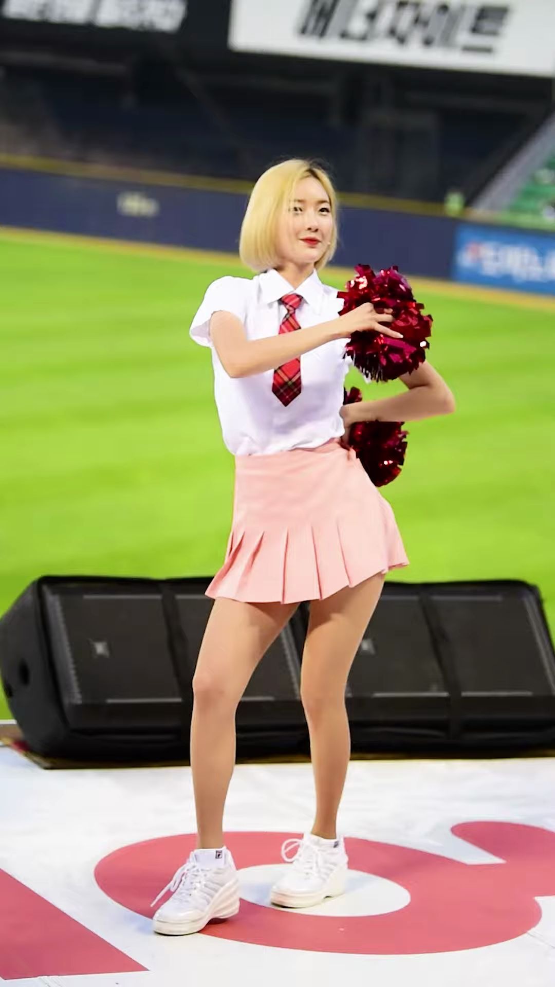 真4k竖屏韩国啦啦队长徐贤淑短裤肉丝运动鞋舞蹈斗山bears seo hyun