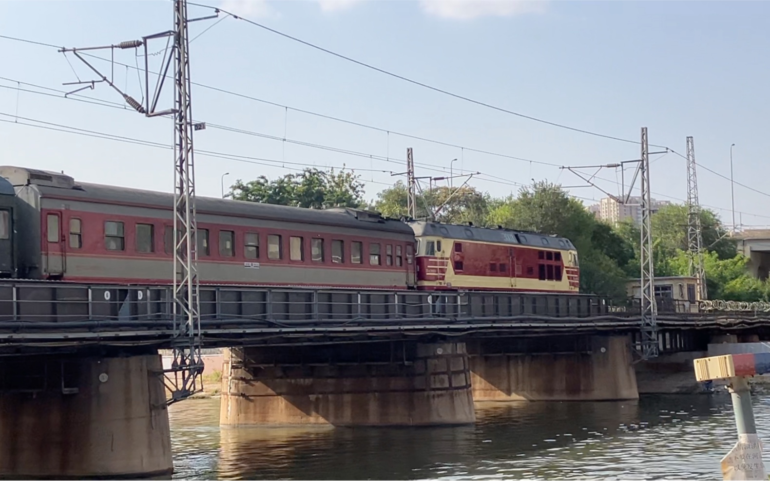 df4d 3003牽引s912次通過津山線新開河鐵路橋(含原色)