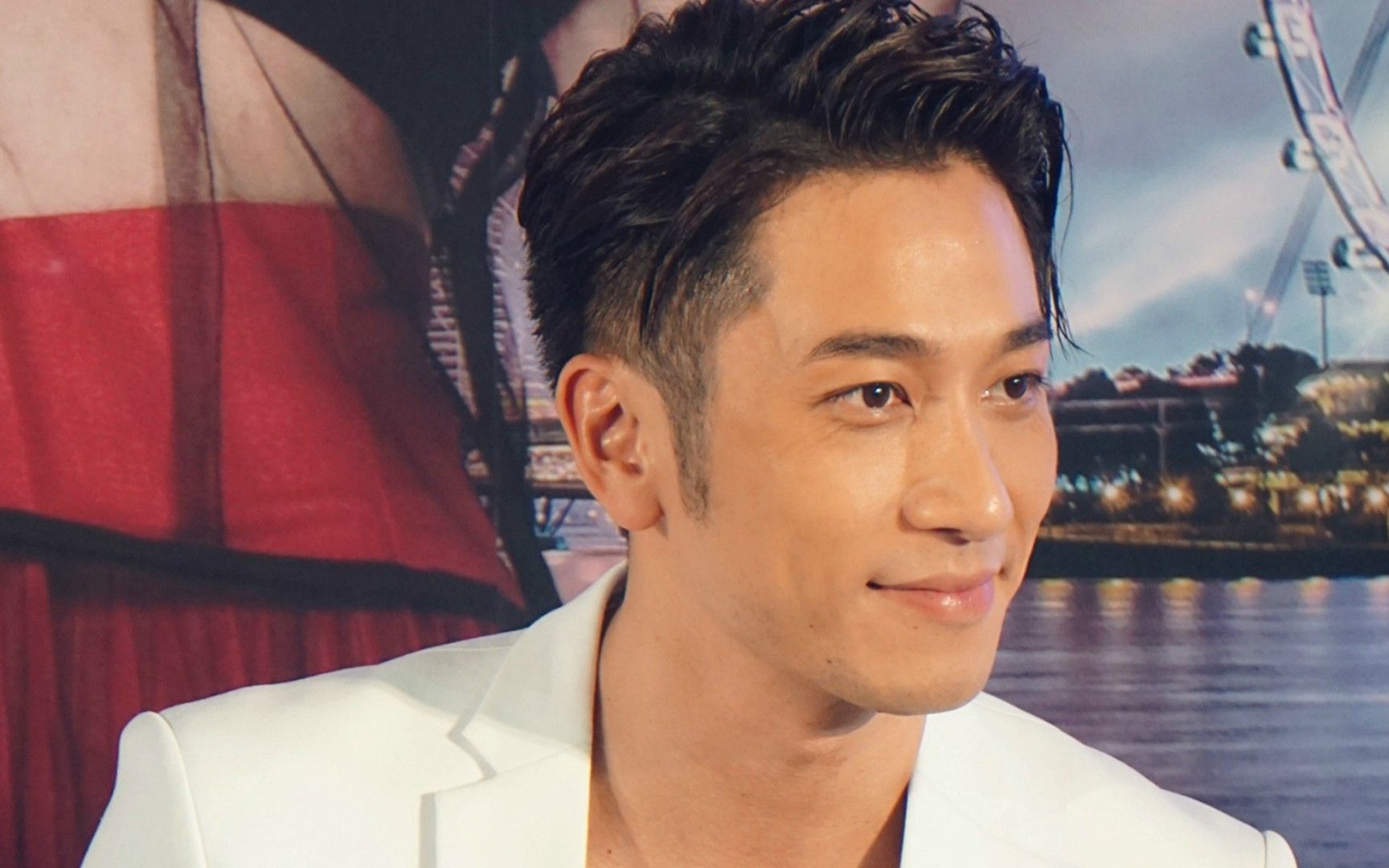 港星吴卓羲内地商演引轰动,现场化身保安维持秩序,吸粉无数