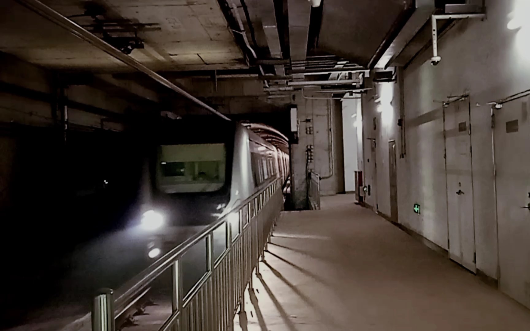 天津地铁六号线鞍山西道站进站 开往南孙庄站方向