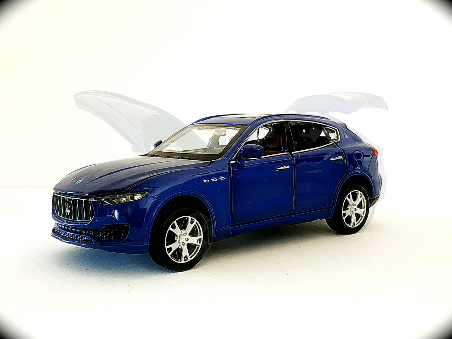 【车模展示】1:32 玛莎拉蒂莱万特 车模