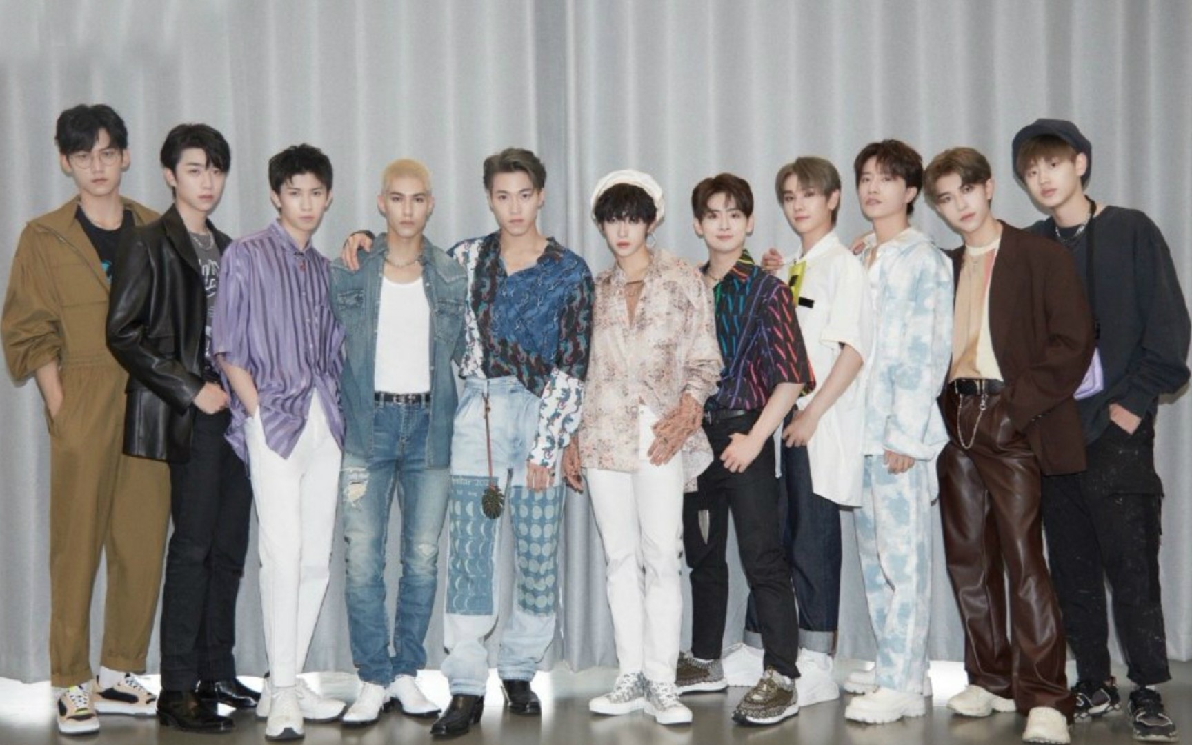 into1into1成员应援色