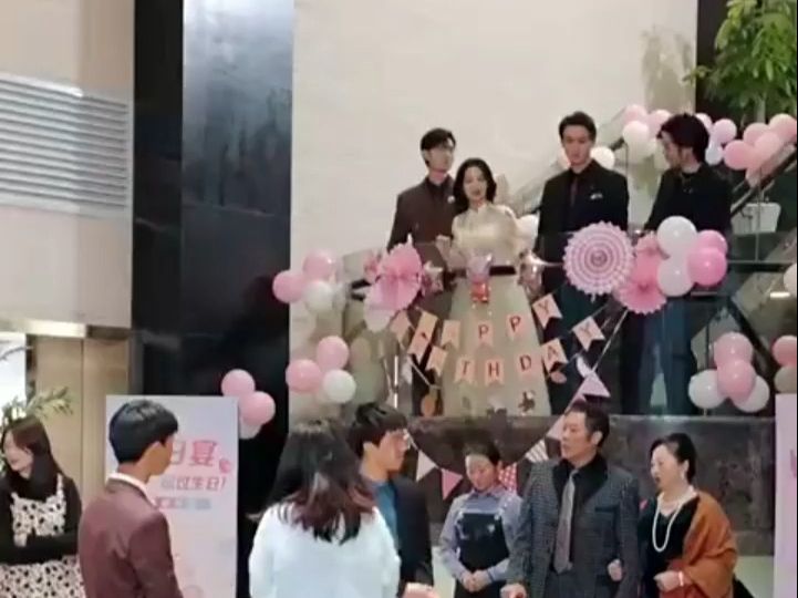 [图]一口气看完短剧《离婚当天，三个大佬哥哥排队接我回家》全集在线免费看