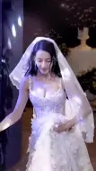 Скачать видео: 迪丽热巴 乔晶晶一定要幸福快乐啊婚纱 你是我的荣耀