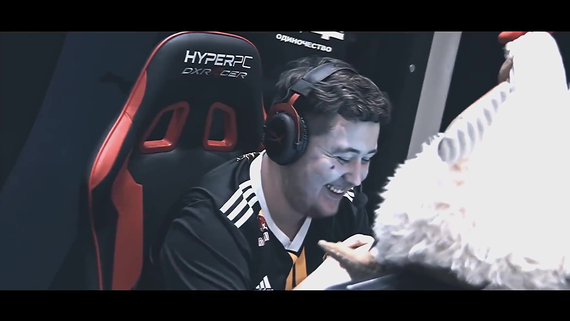 【csgo】zywoo 2020年的第一个1v5,这人就离谱