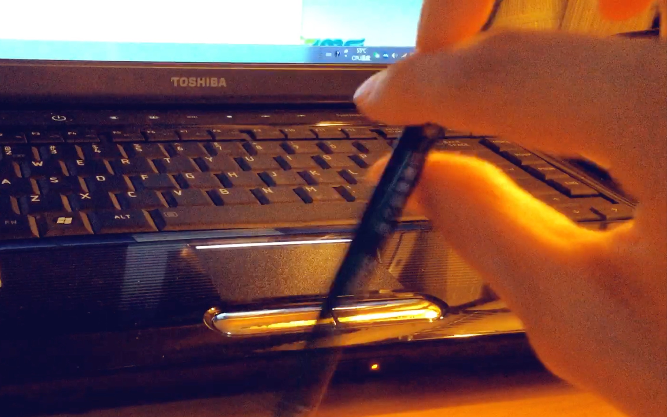 一个简单无聊的玩笔动作