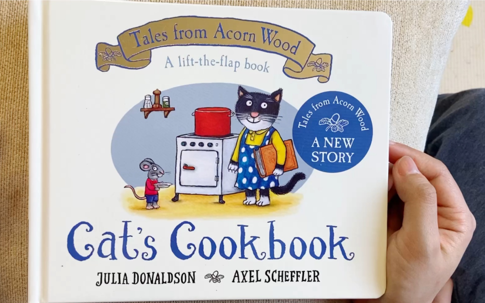 [图]【姐姐读绘本】Tales from Acorn Wood系列 Cat’s Cookbook