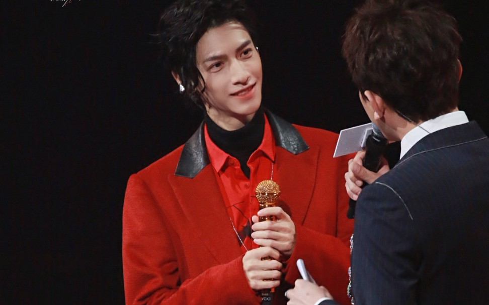 【罗云熙】猫晚舞台走路视频