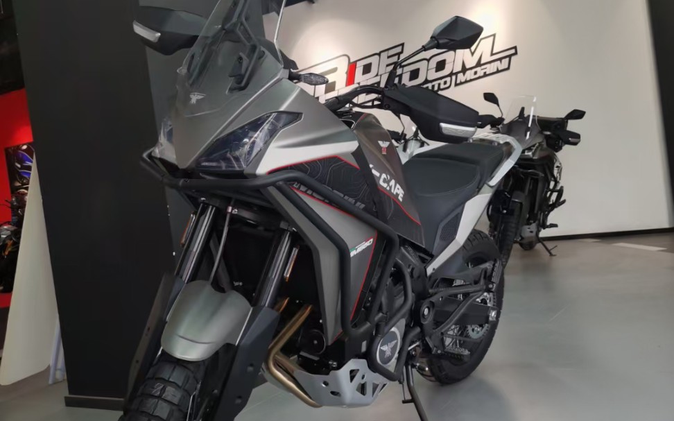 西安华南城摩托车店摩托莫里尼