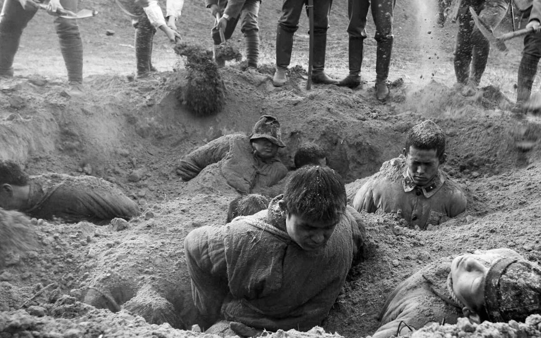 每个中国人都痛心的一天,日本攻破南京城,人随意杀女人随意糟蹋