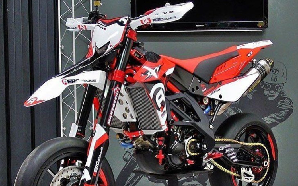 滑胎车比赛.本田crf450