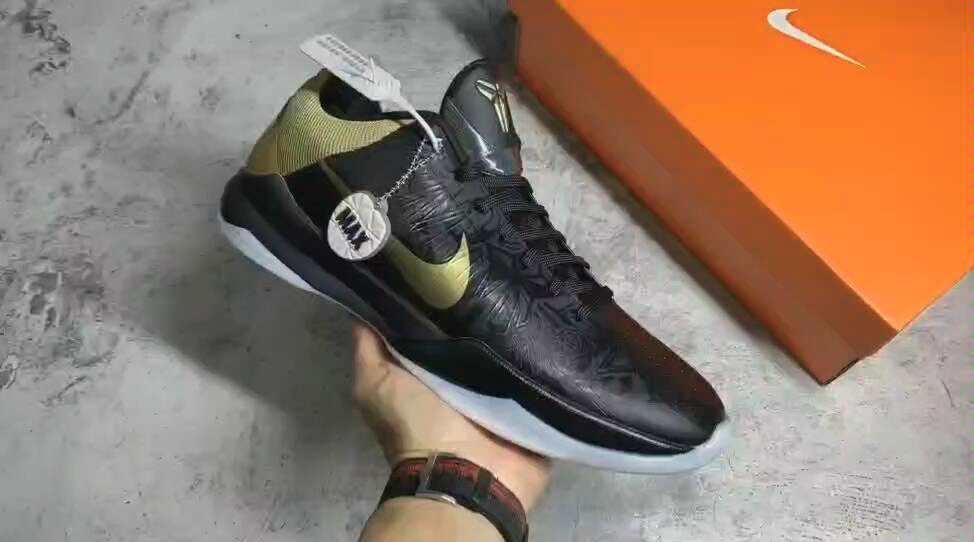 灭世纯原zk5科比5代第三弹殿堂级情怀配色黑金大舞台