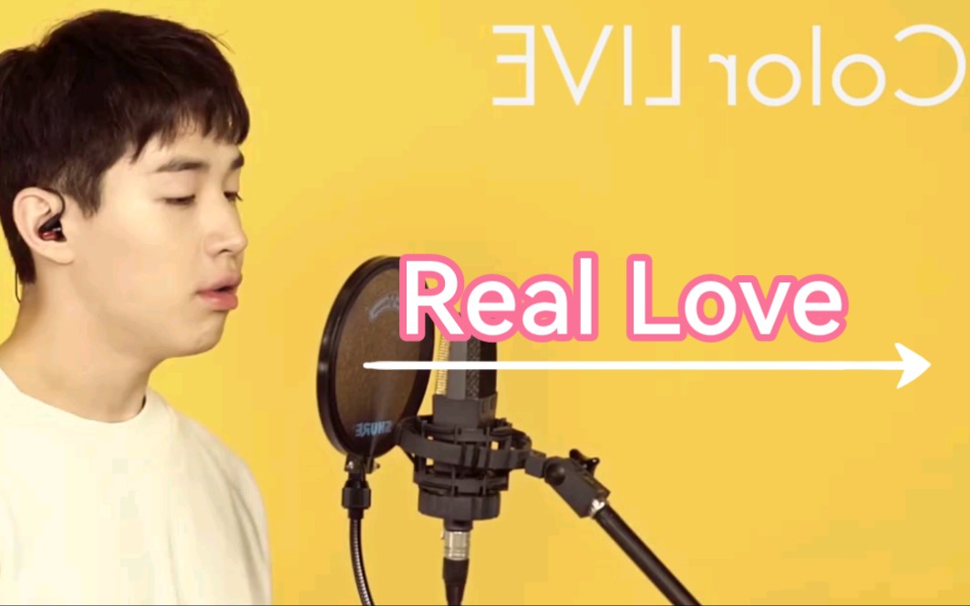 刘宪华自作曲《Real Love》是一首由电吉他的多彩和音为主旋律的一首歌曲,描写了他的爱情观,想要真实的爱情,而不是擦身而过的缘分.哔哩哔哩bilibili