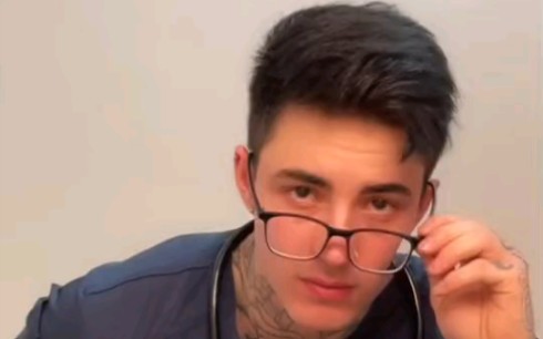 分享tiktok上网友的老公大蟒蛇网红jakeandrich近期视频1