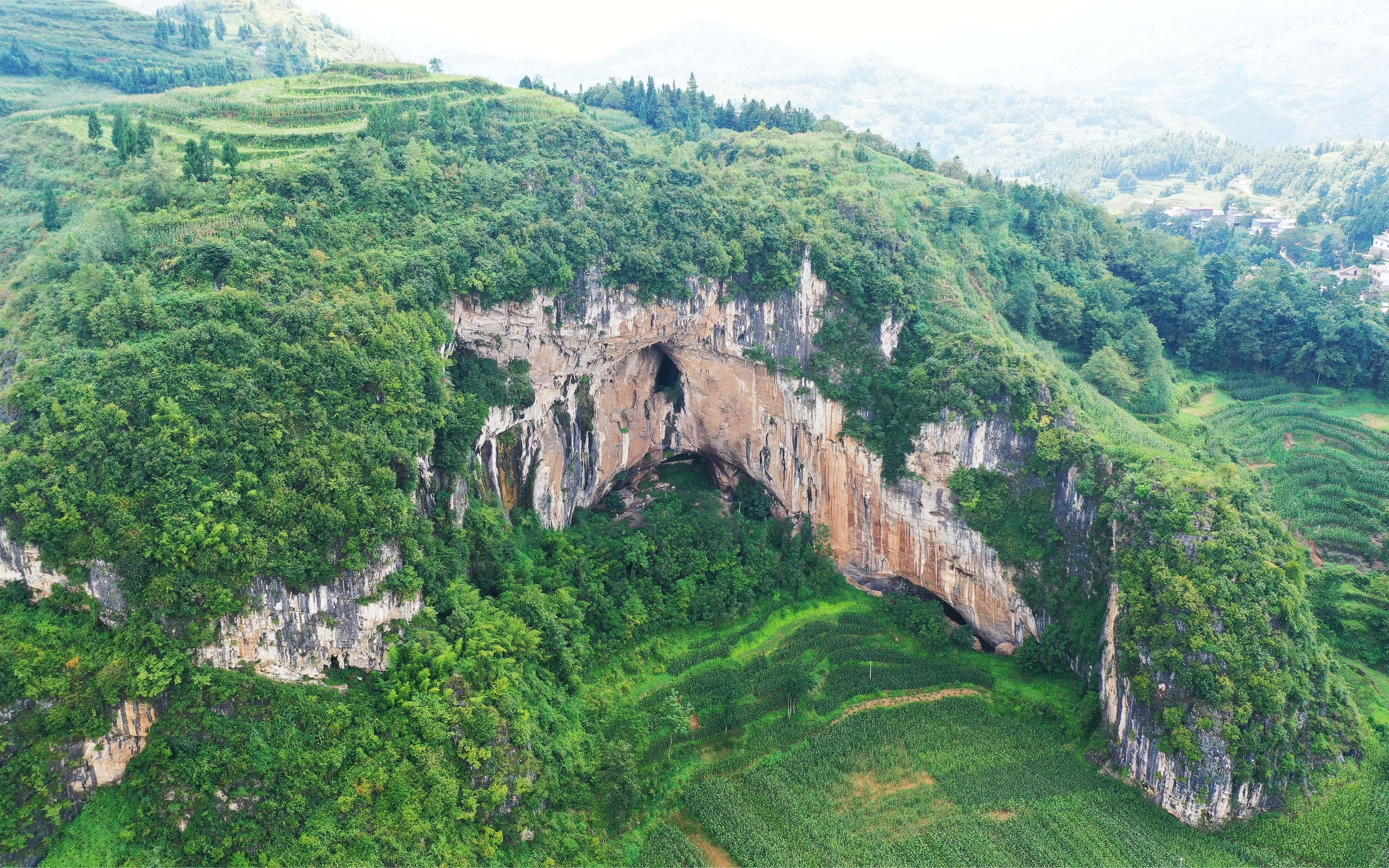 贵州山洞人家图片