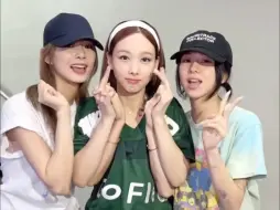 Descargar video: 林娜琏×孙彩瑛×周子瑜《ABCD》舞蹈挑战