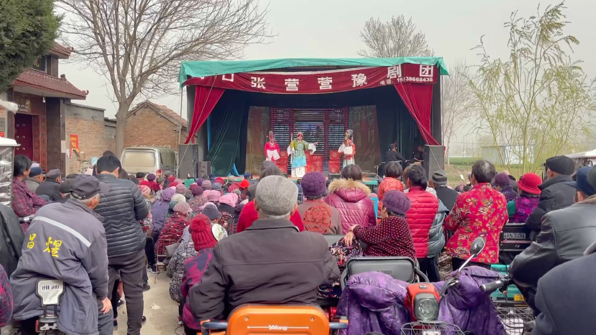 [图]一年一度的河南庙会豫剧大戏来袭，一起去现场重温一下小时候赶会的乐趣吧