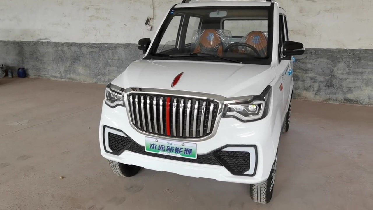 红旗电动代步车,男女老少都能开,坐5个人秋冬天接送孩子很方便