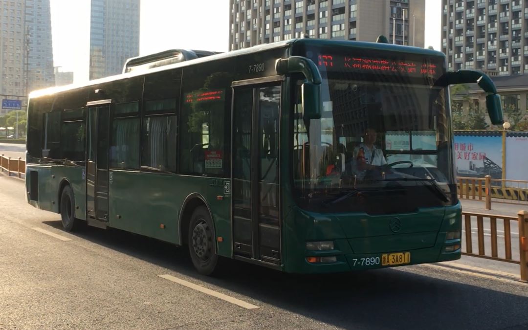 杭州公交 xml6125jhev93c 137路 7-7890【該車已報廢】