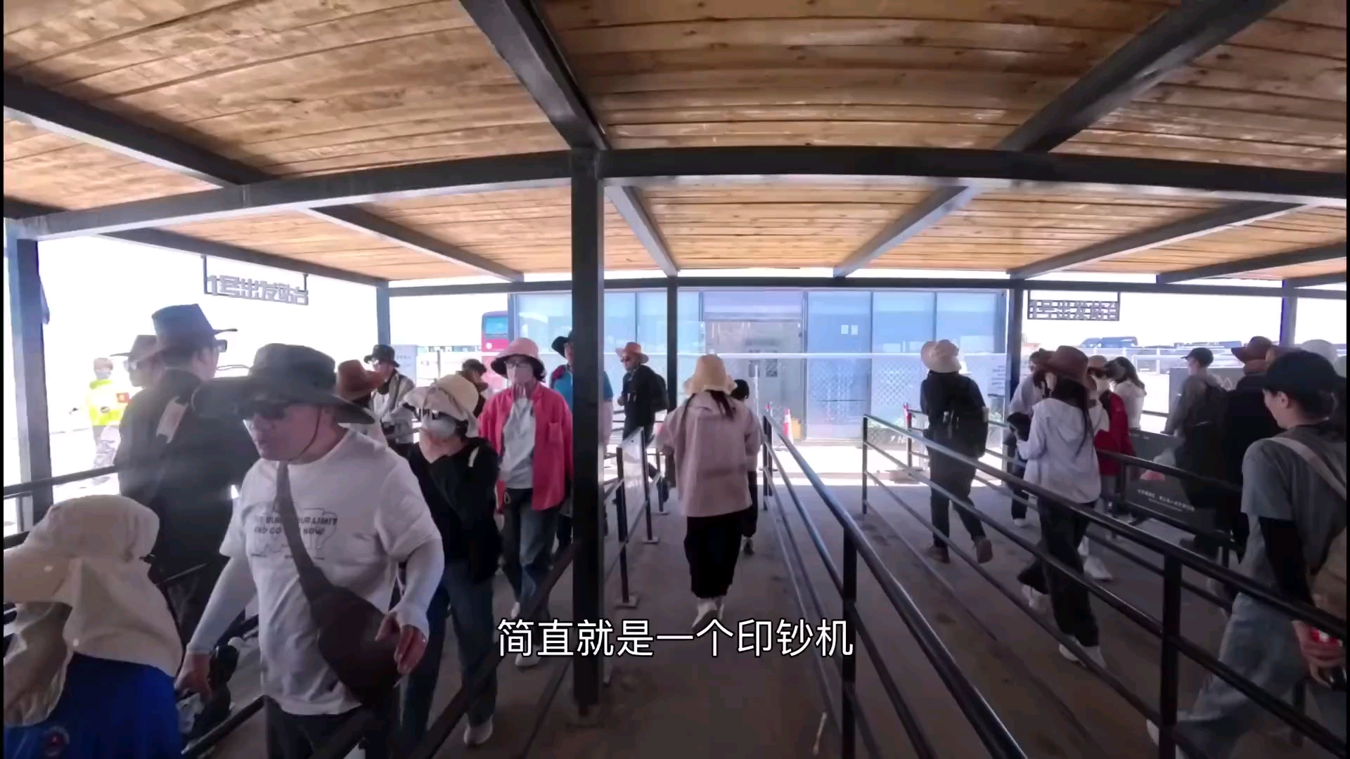 终于到达黑独山，晚上废弃石油小镇过夜，一般人不敢住这里