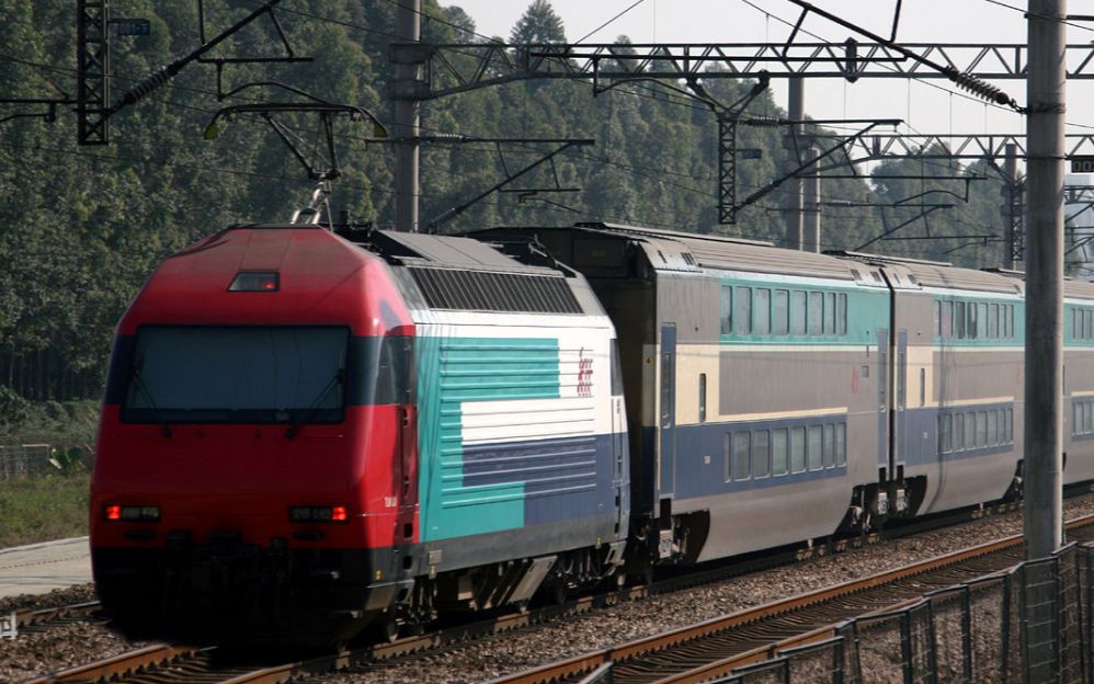 广九直通车z826re460ktt双层车厢二十岁了