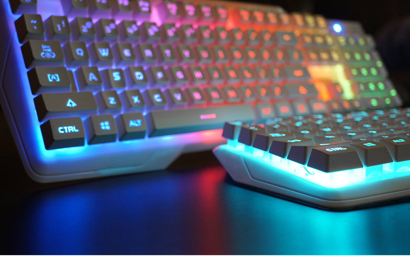 薄膜也炫酷 宜博k750背光游戏键盘灯光效果_哔哩哔哩 (゜-゜)つロ