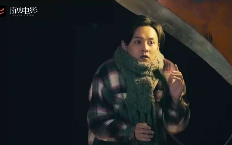 袁华真是个戏精,冰天雪地他就演上了