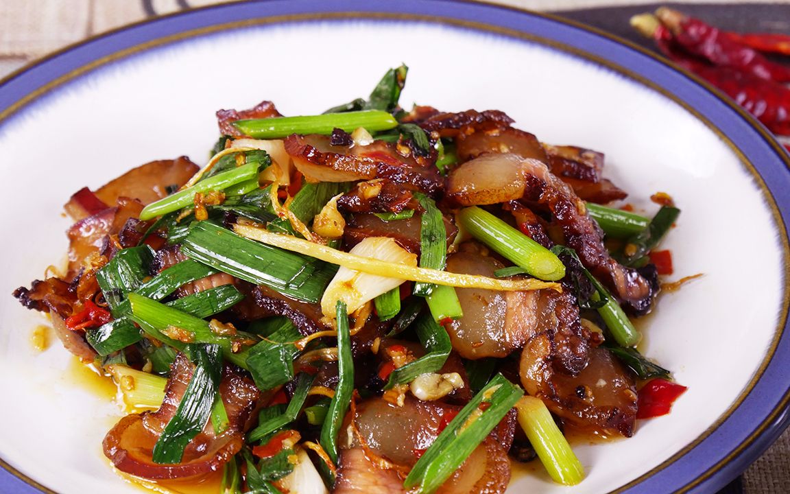 青蒜炒腊肉腊肉还能这样吃超级好吃不喜欢吃腊肉的都能下的了口