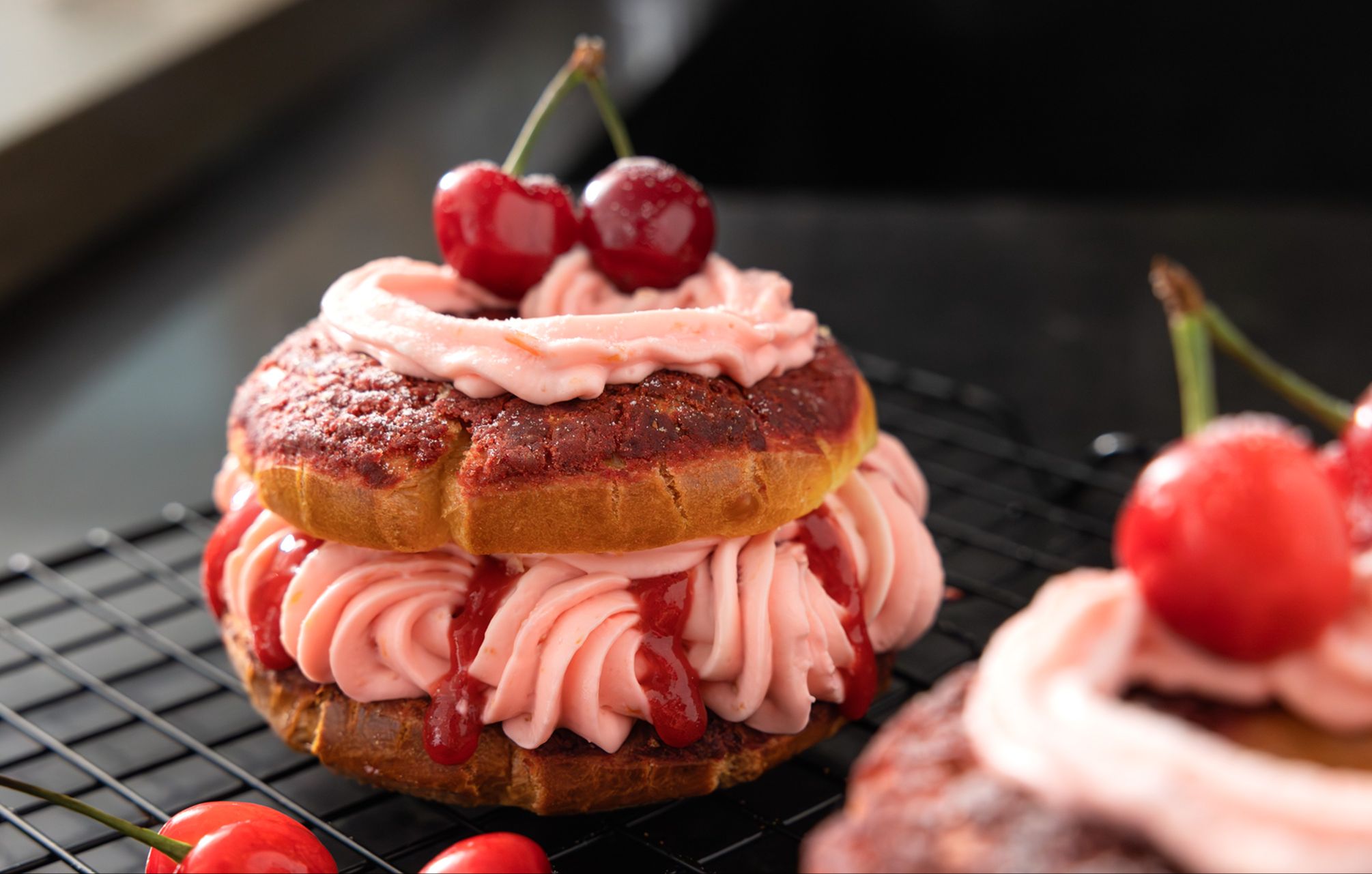 美食记录 | 樱桃奶油酥皮车轮泡芙 也太好吃了吧