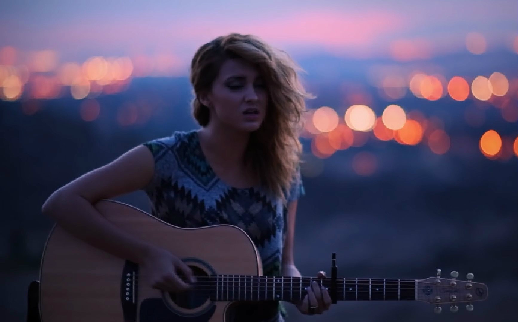 [图]Tori Kelly - All In My Head (Live Acoustic)