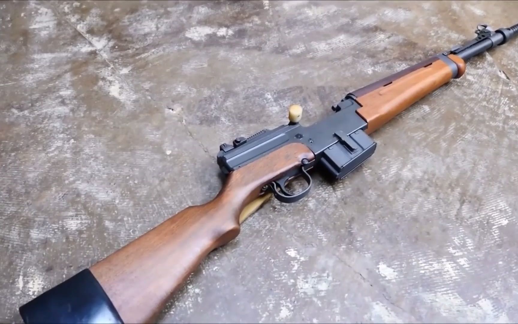 mas49半自动步枪,不及"大八粒"的销量与名气,但是性能不差