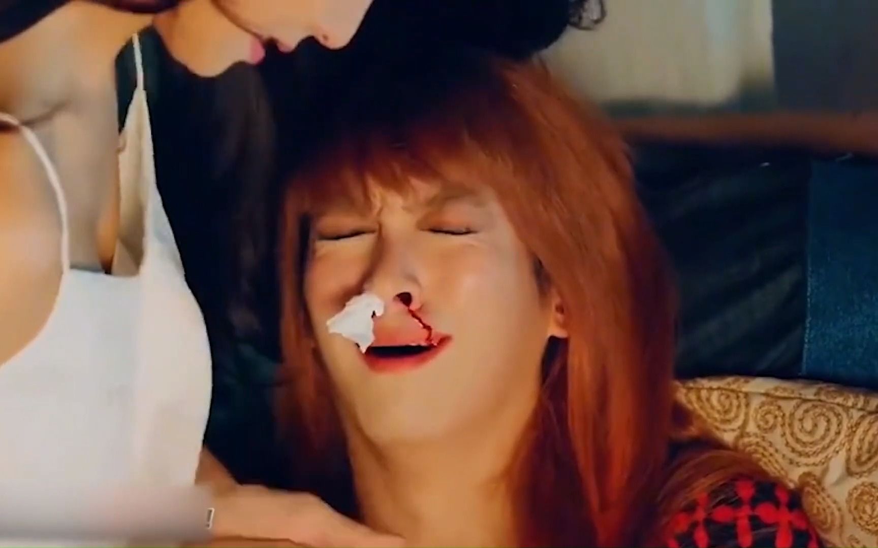 盘点影视中流鼻血爆笑名场面看到美女鼻血止不住太搞笑了