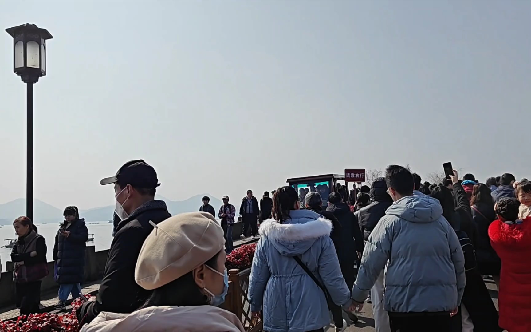 大年初一游西湖之人山人海