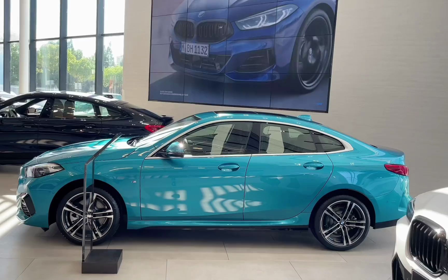 沉浸式体验 全新宝马2系 4门跑车 海岸蓝适合女生开的车 宝马
