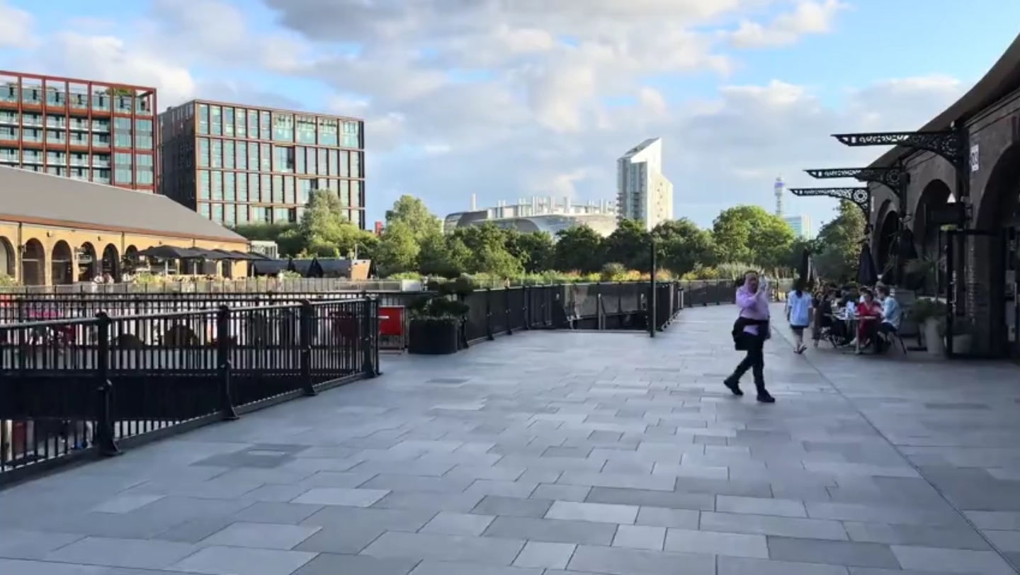 世界在等你出发:2夏夜在纽约曼哈顿街头漫步晚风很温柔生活碎片这个