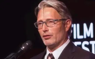 Descargar video: 【Mads Mikkelsen】“男人就像美酒，越老越醇”