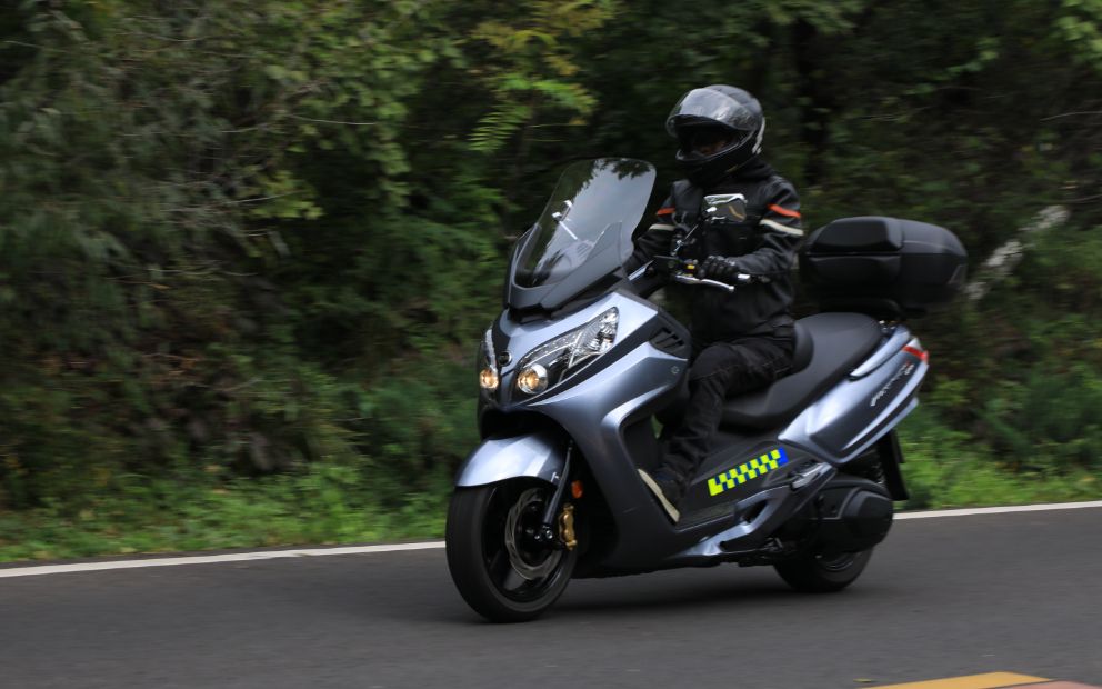 这辆摩托可以买个飞度!评测三阳大羊maxsym400i