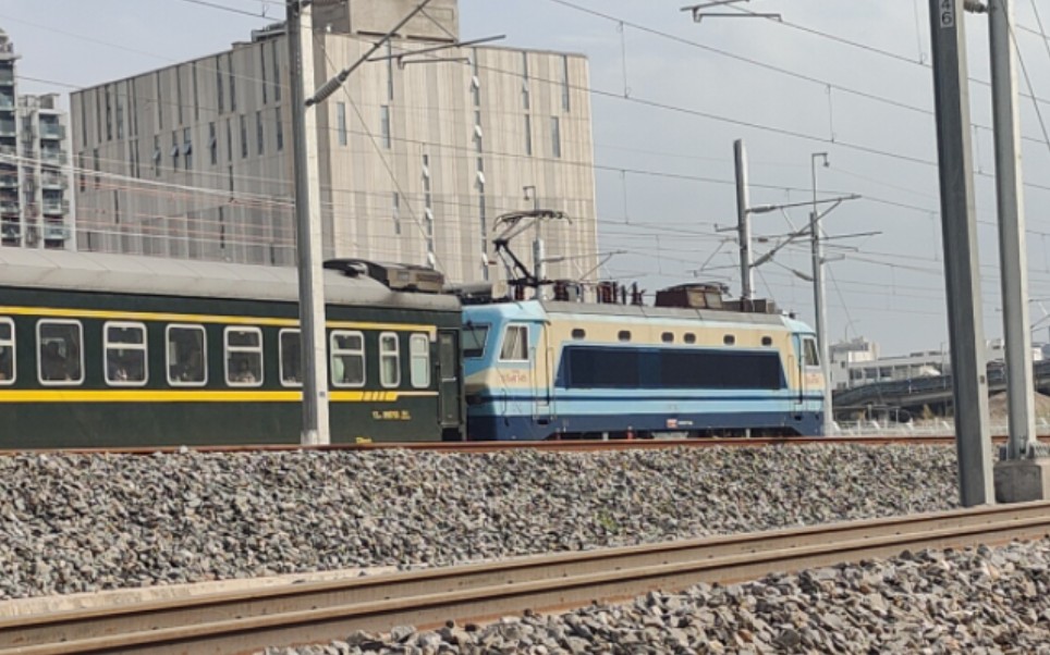 ss80145牵引k514列车小坪立交通过