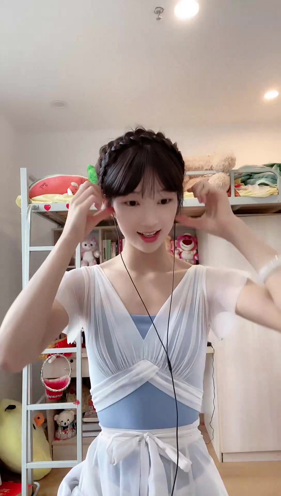 小穗子 00后学生女,宿舍跳舞. 2023-06-24 录播