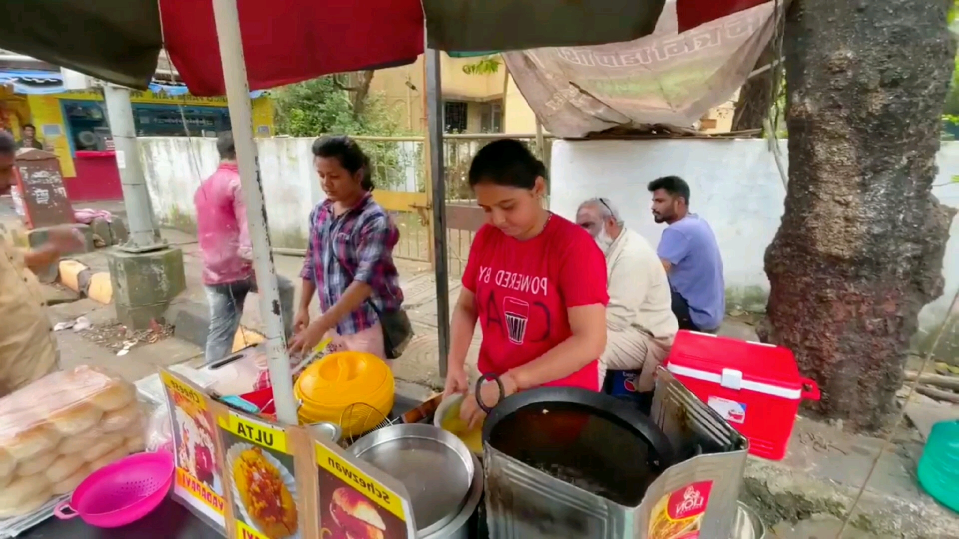 [图]这才是真正的印度美食，干净卫生且色香味俱全，顾客三五成群的来