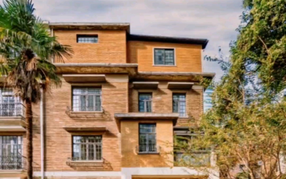 常熟路整幢老洋房主楼使用面积约450平方 露台40平方 花园200平米