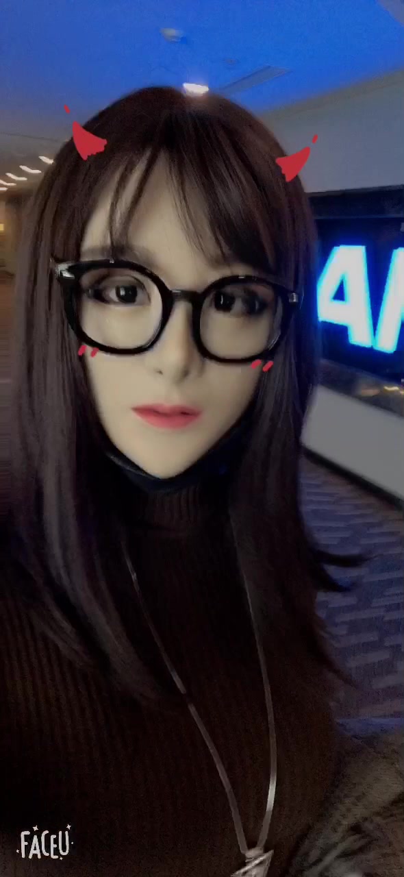 美女面具易容出街影院之行好像很辛苦楠楠同学一直在喘气新面具视频