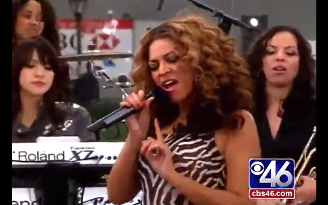 [图]【美丽的骗子】Beyoncé - Beautiful Liar (Live 2007.04.02 The Early Show)