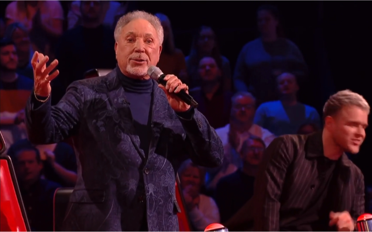 英国好声音汤爵爷张口就来kiss