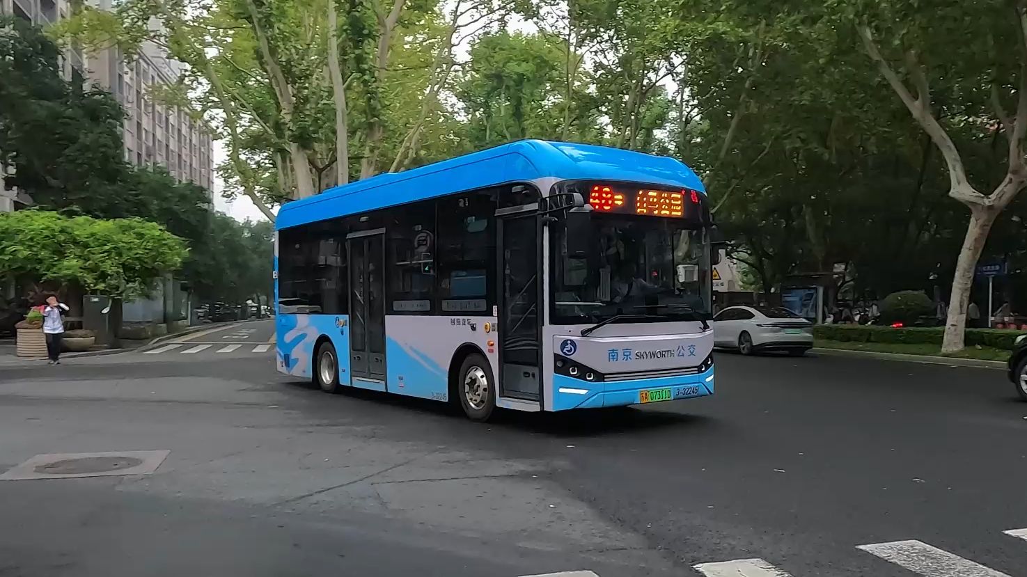 南京公交48路小创维2245支援