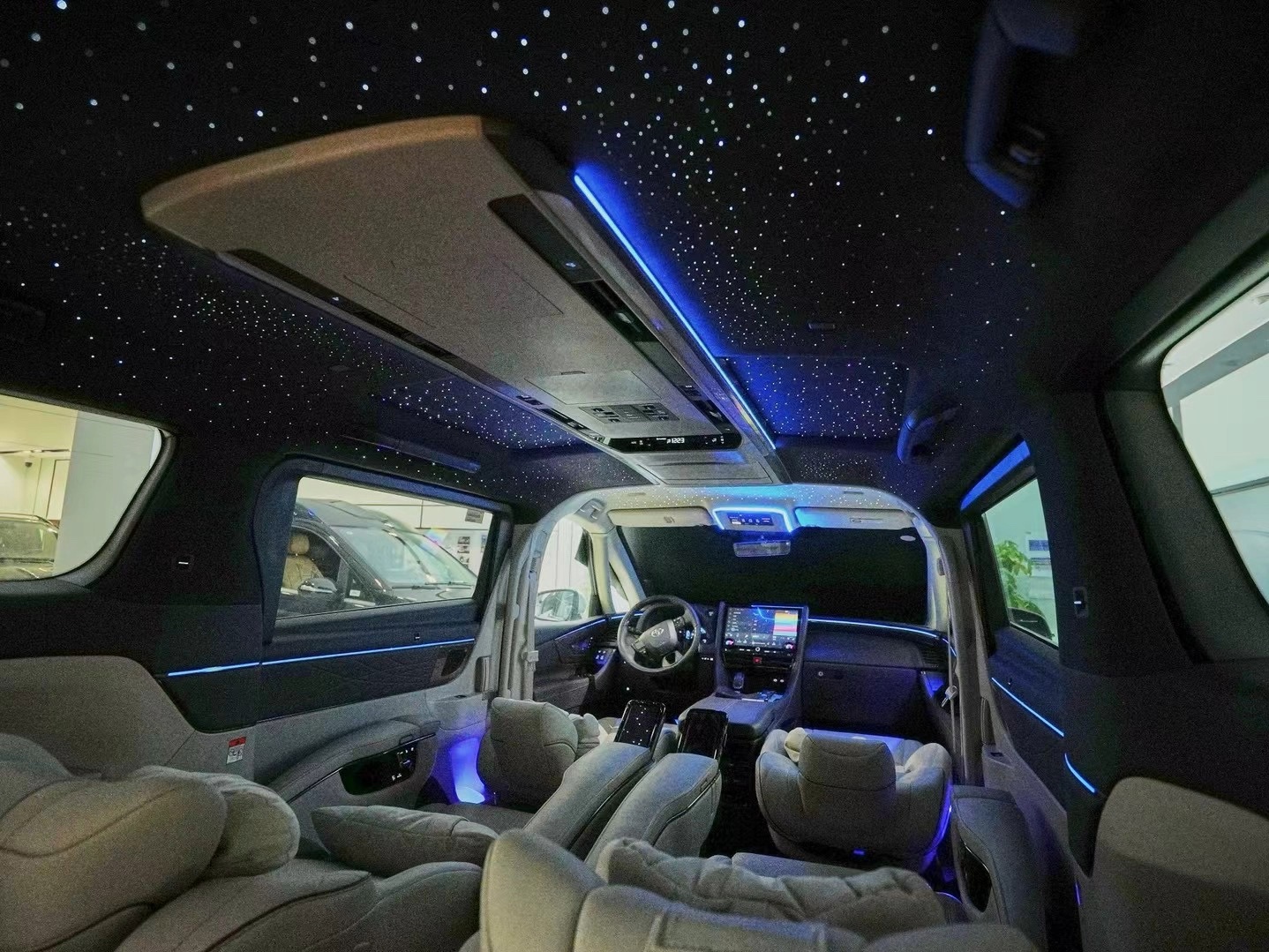 埃尔法星空顶上车